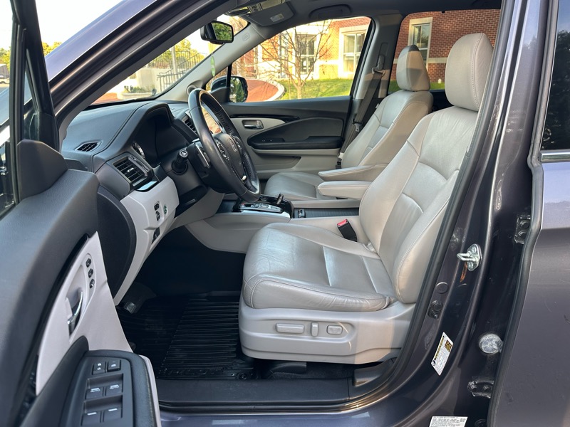2017 Honda Pilot Touring photo 19