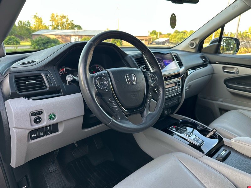 2017 Honda Pilot Touring photo 20
