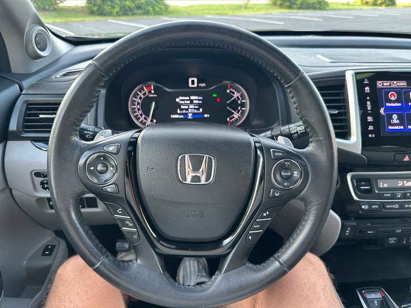2017 Honda Pilot Touring photo 21
