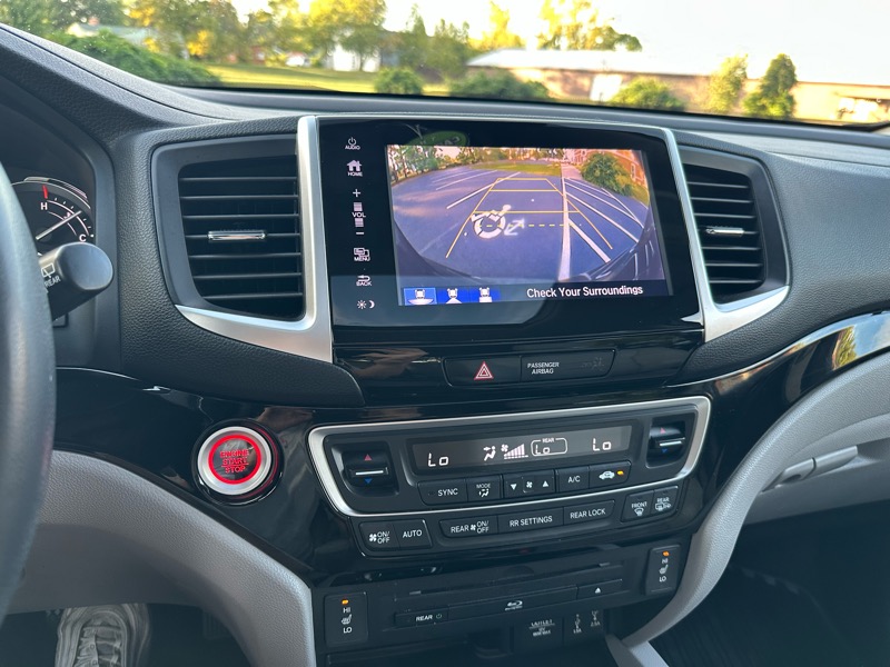 2017 Honda Pilot Touring photo 22