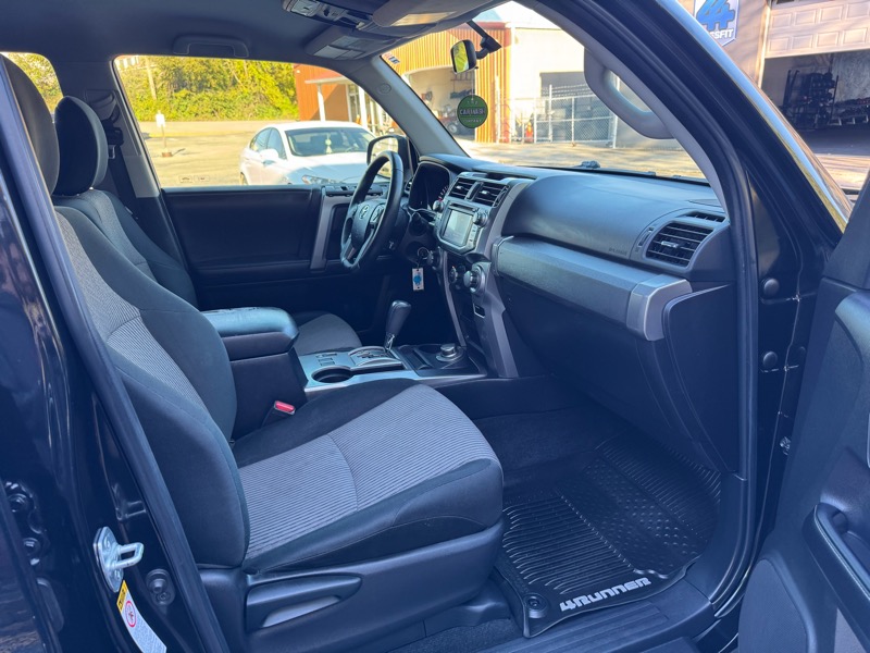 Toyota 4Runner 4WD 4dr V6 SR5 Premium (Natl) 2017 Toyota 4Runner 4WD 4dr V6 SR5 Premium (Natl) 2017