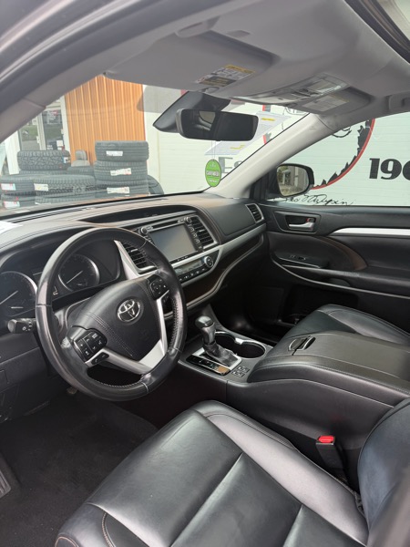 Toyota Highlander XLE Nav FWD V6 2019 Toyota Highlander XLE Nav FWD V6 2019