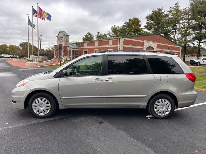 Toyota Sienna LE FWD 8-Passenger Seating 2008 Toyota Sienna LE FWD 8-Passenger Seating 2008
