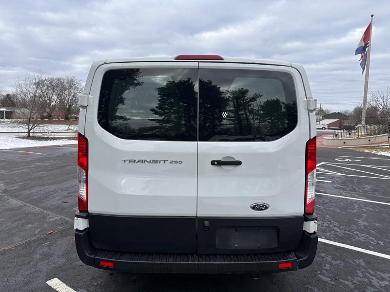 Ford Transit 250 Van Low Roof w/Sliding Pass. 130-in. WB 2020