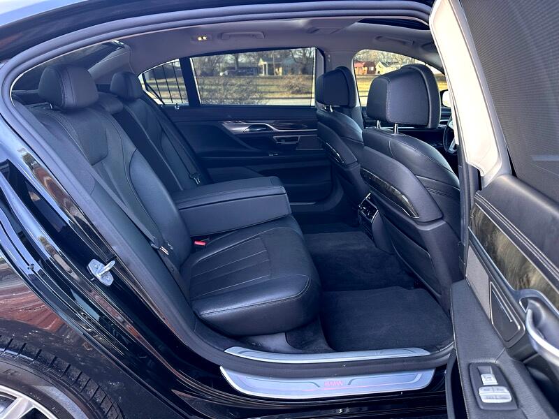 BMW 7-Series 740i xDrive 2019
