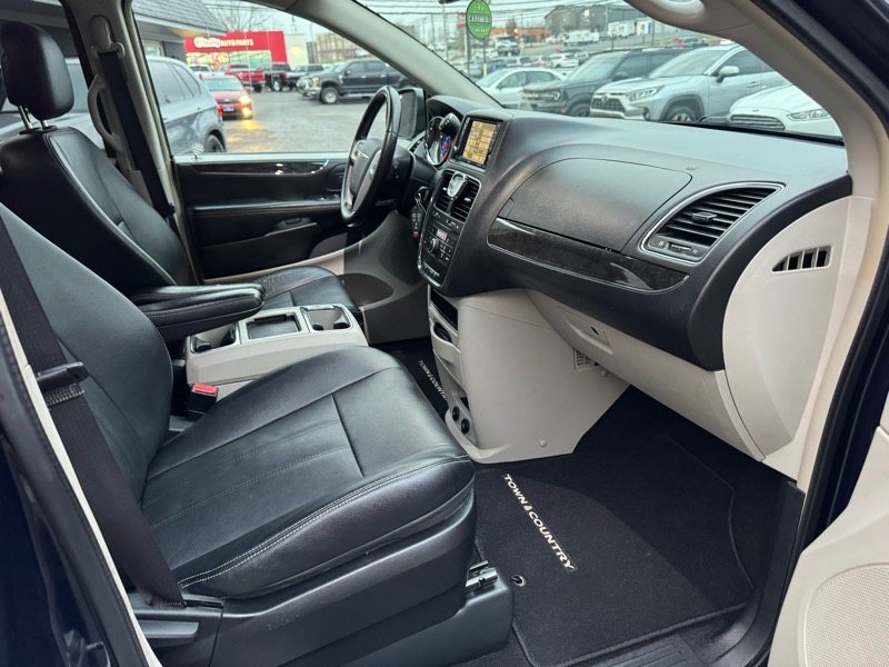 Chrysler Town & Country Touring 2016