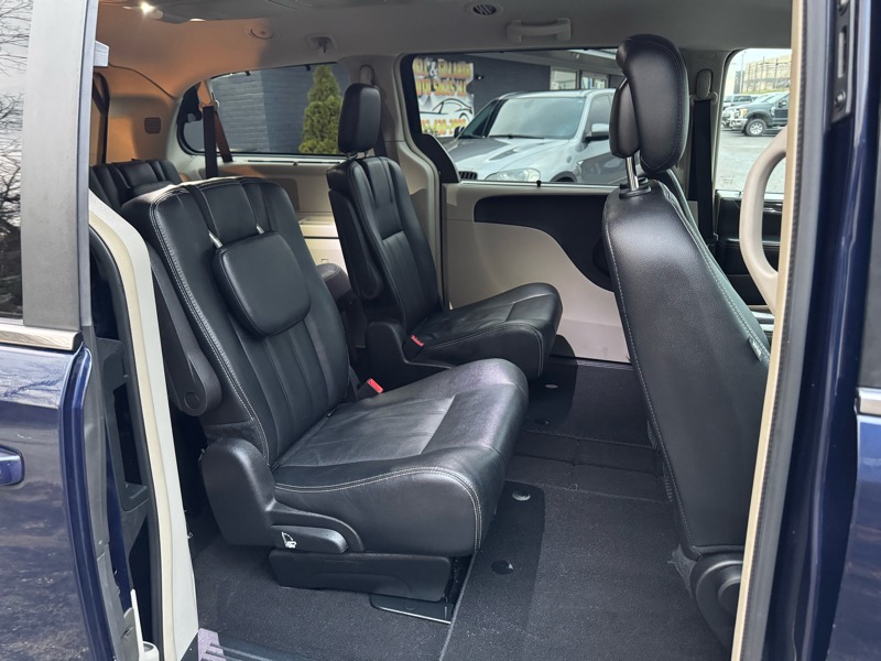 Chrysler Town & Country Touring 2016