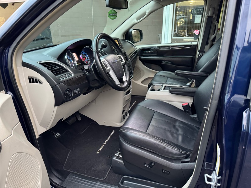 Chrysler Town & Country Touring 2016