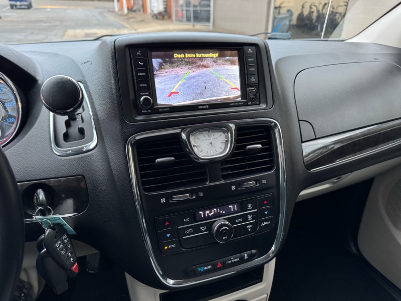 Chrysler Town & Country Touring 2016