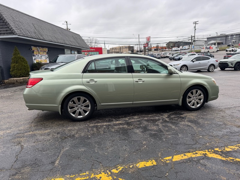 Toyota Avalon XLS 4D Sedan 2006