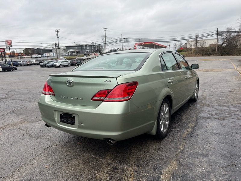 Toyota Avalon XLS 4D Sedan 2006