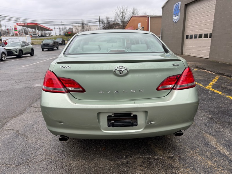 Toyota Avalon XLS 4D Sedan 2006