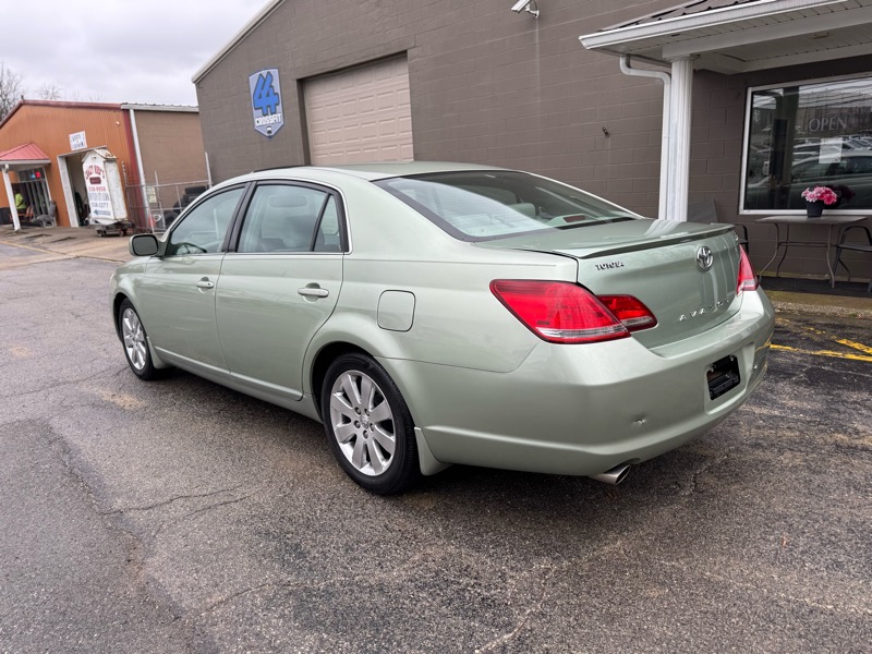 Toyota Avalon XLS 4D Sedan 2006