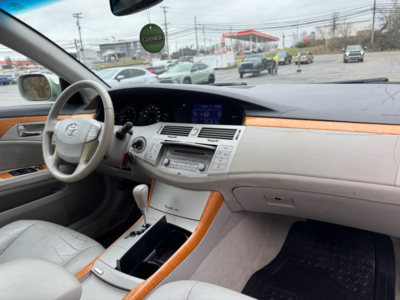 Toyota Avalon XLS 4D Sedan 2006