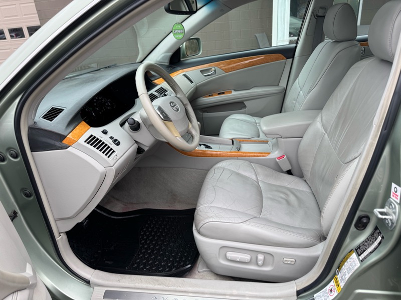 Toyota Avalon XLS 4D Sedan 2006