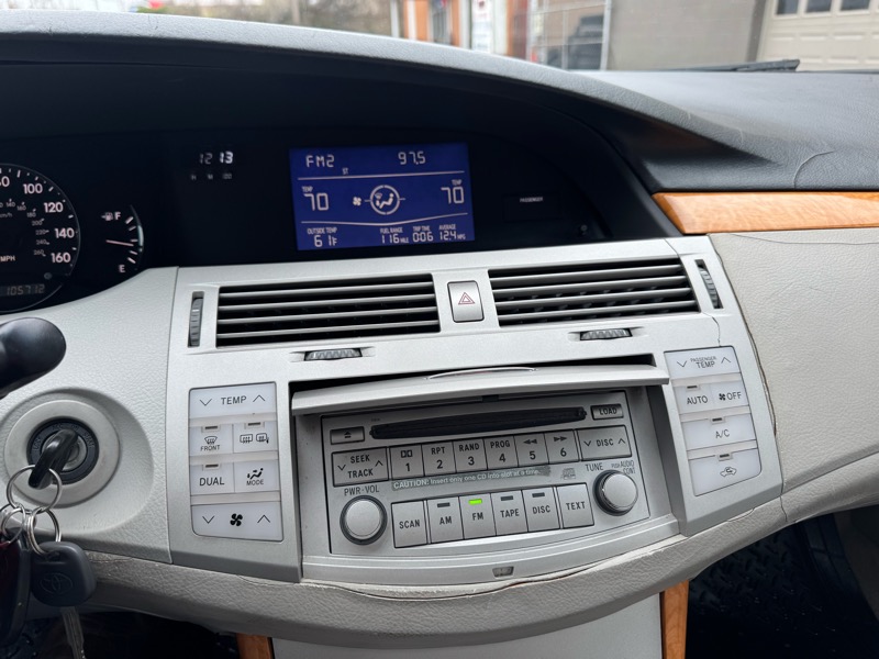 Toyota Avalon XLS 4D Sedan 2006