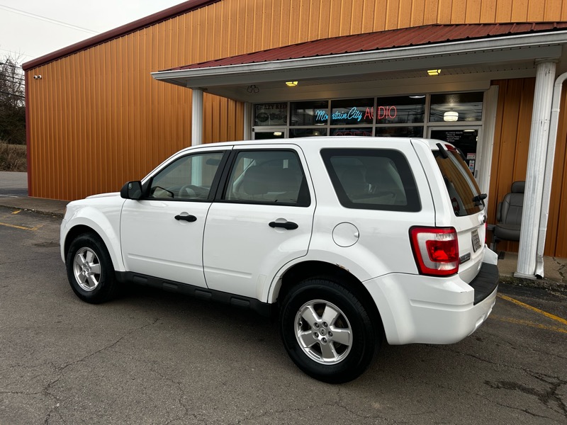Ford Escape XLS FWD 2011