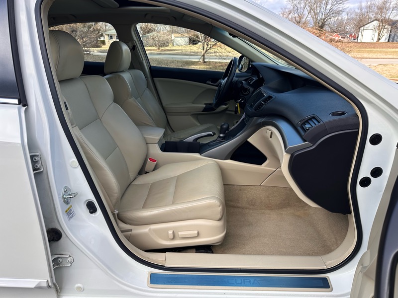 Acura TSX 5-Speed AT with Tech Package 2009