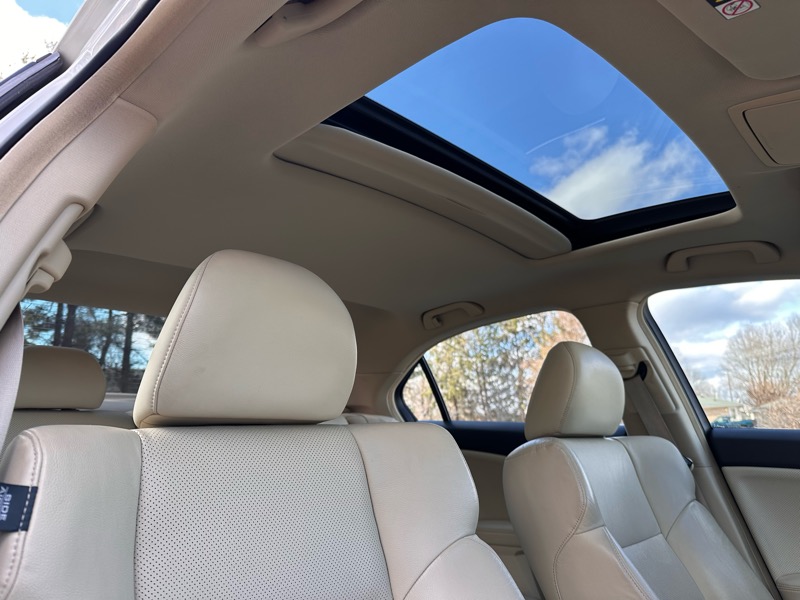 Acura TSX 5-Speed AT with Tech Package 2009