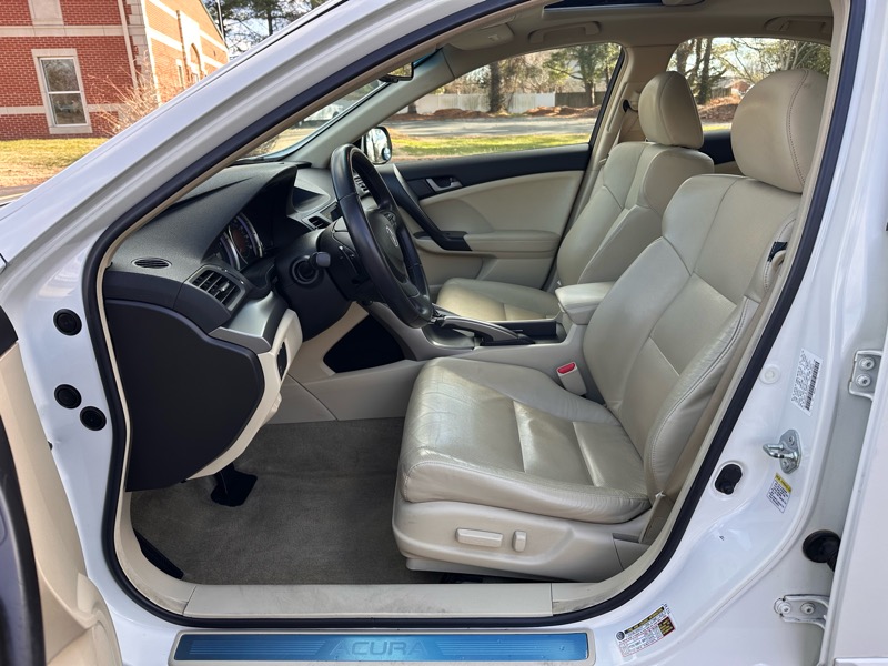 Acura TSX 5-Speed AT with Tech Package 2009