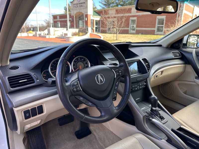 Acura TSX 5-Speed AT with Tech Package 2009