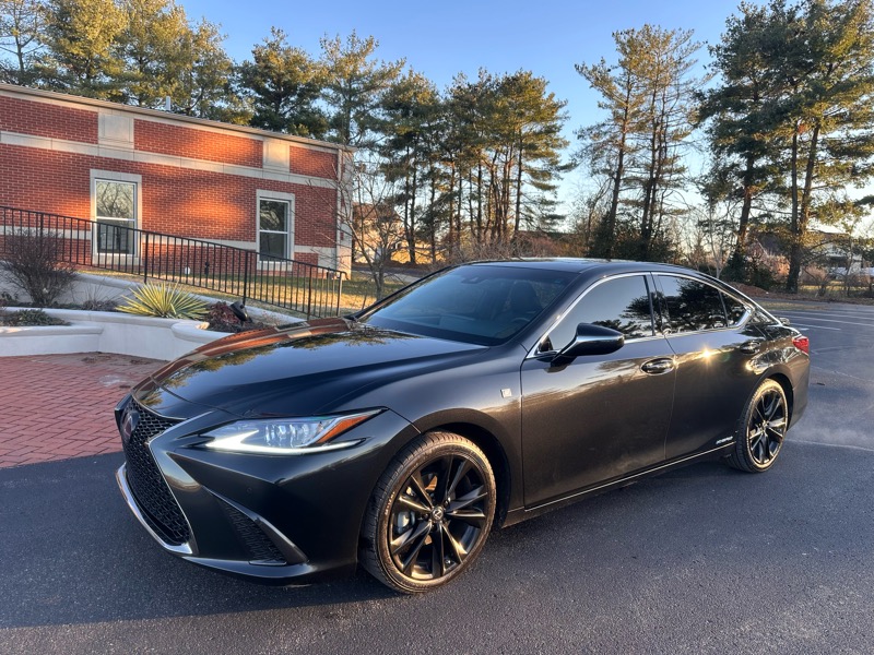 2022 Lexus ES 300h F SPORT