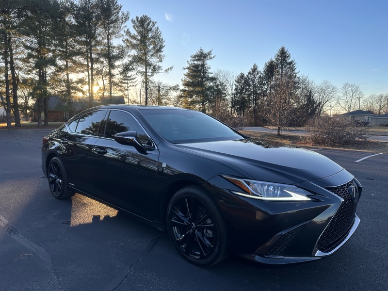 Lexus ES 300h F SPORT 2022