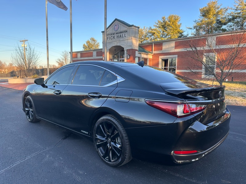 Lexus ES 300h F SPORT 2022