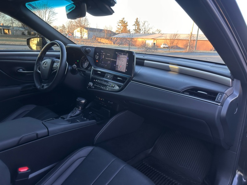 Lexus ES 300h F SPORT 2022