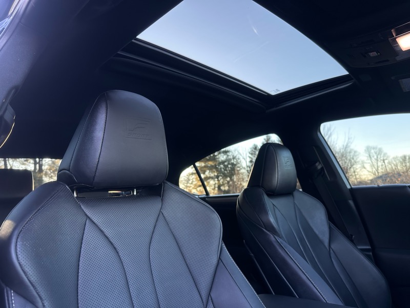 Lexus ES 300h F SPORT 2022