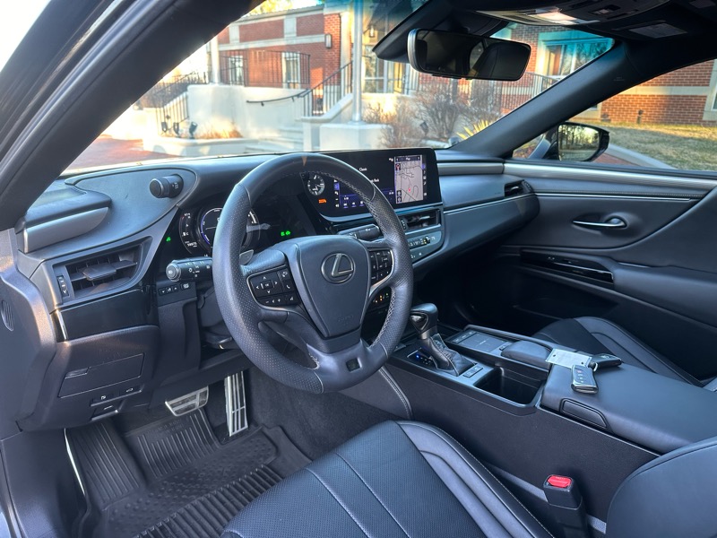 Lexus ES 300h F SPORT 2022