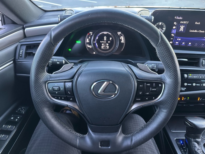 Lexus ES 300h F SPORT 2022