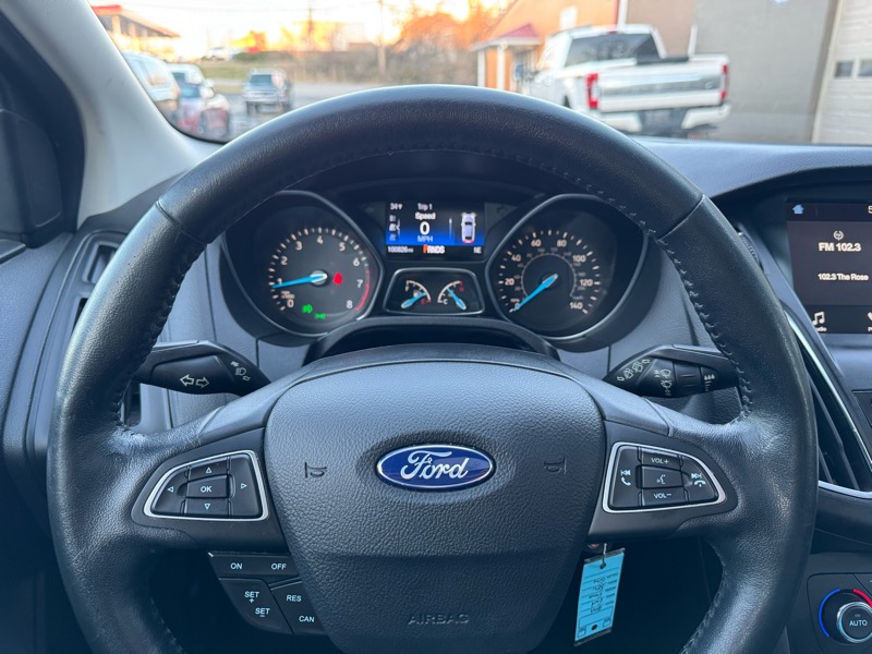Ford Focus SEL Hatch 2017