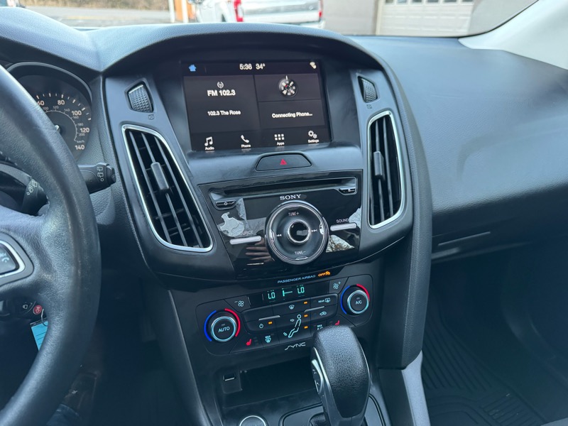 Ford Focus SEL Hatch 2017