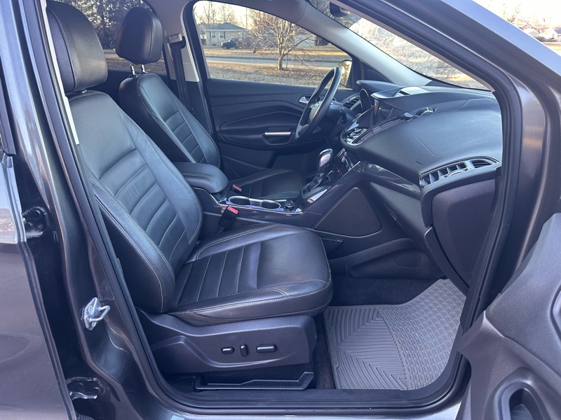 Ford Escape Titanium 4WD 2016