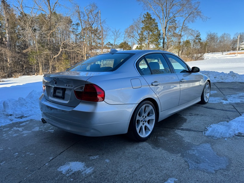 BMW 3-Series 330i Sedan 2006