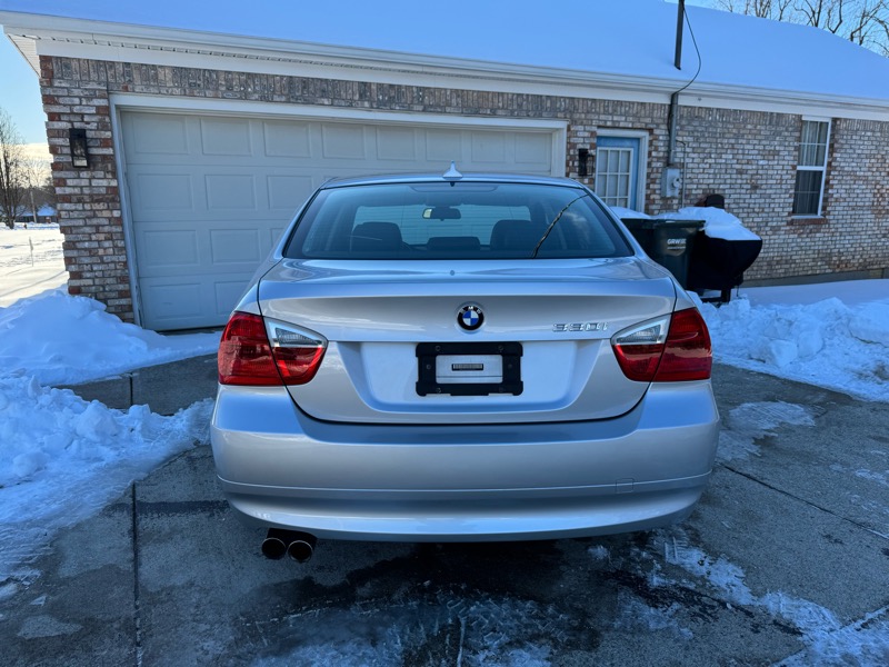 BMW 3-Series 330i Sedan 2006
