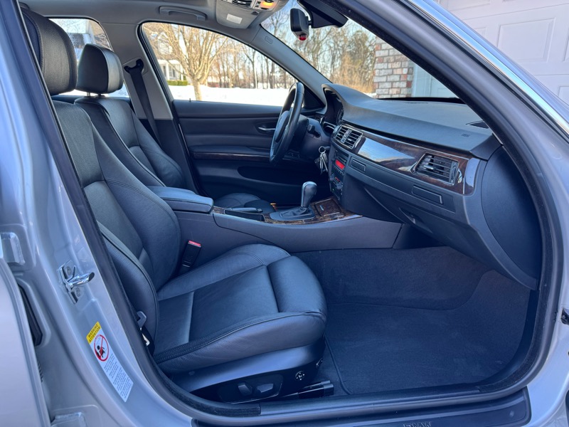 BMW 3-Series 330i Sedan 2006