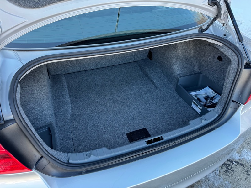 BMW 3-Series 330i Sedan 2006