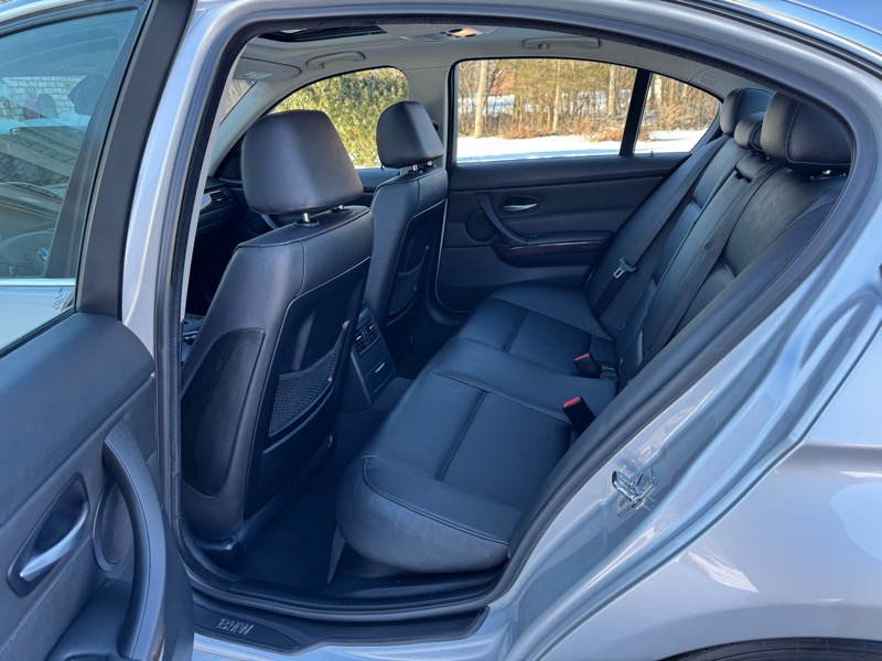 BMW 3-Series 330i Sedan 2006