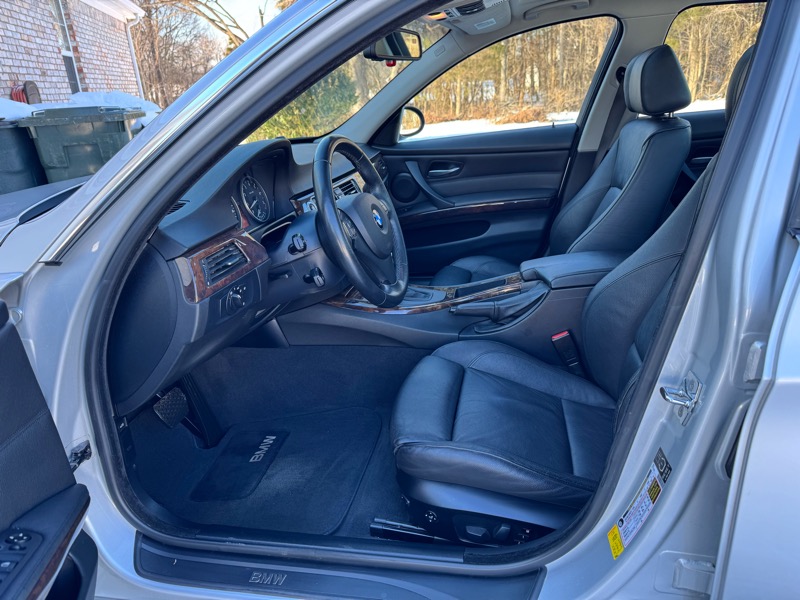 BMW 3-Series 330i Sedan 2006