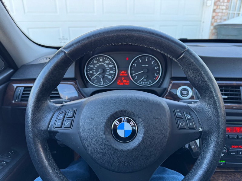 BMW 3-Series 330i Sedan 2006