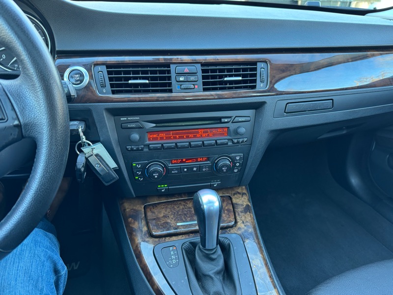 BMW 3-Series 330i Sedan 2006