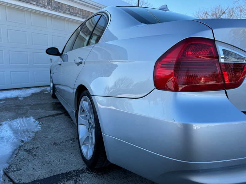 BMW 3-Series 330i Sedan 2006