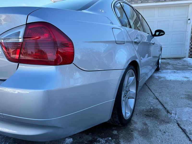 BMW 3-Series 330i Sedan 2006