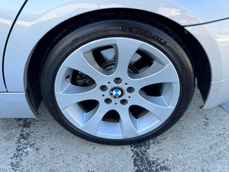 BMW 3-Series 330i Sedan 2006