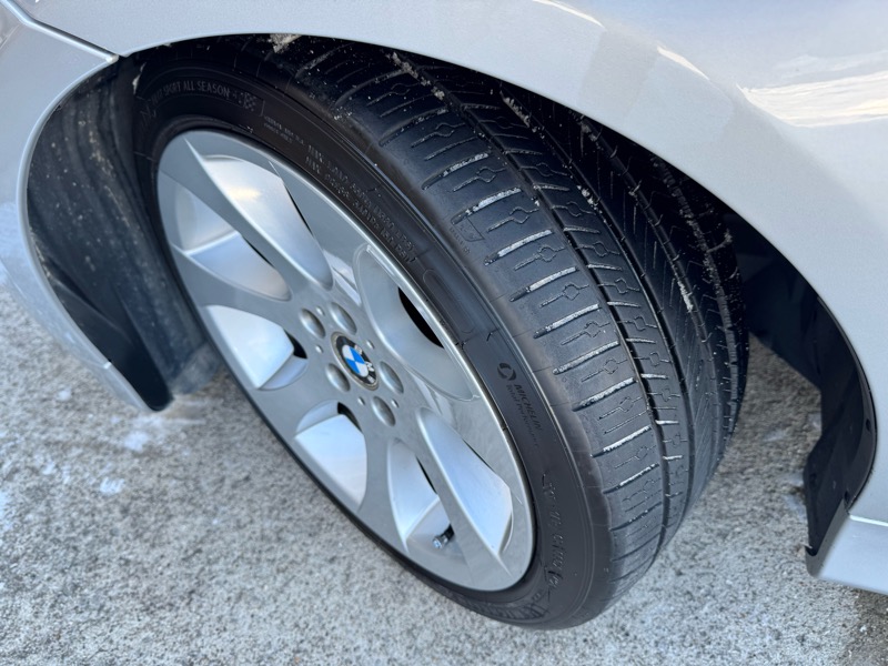 BMW 3-Series 330i Sedan 2006