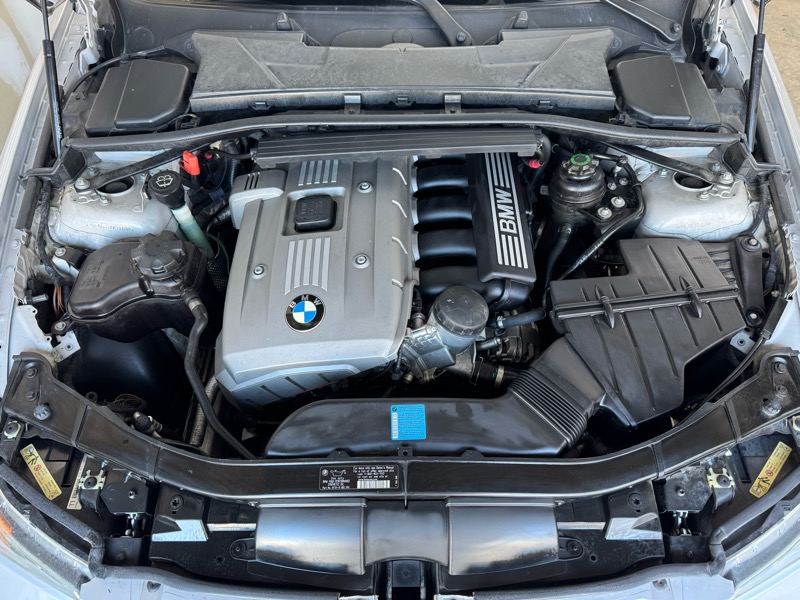 BMW 3-Series 330i Sedan 2006