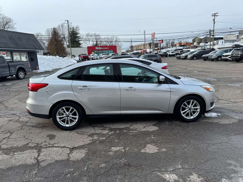 Ford Focus SE Sedan 2016
