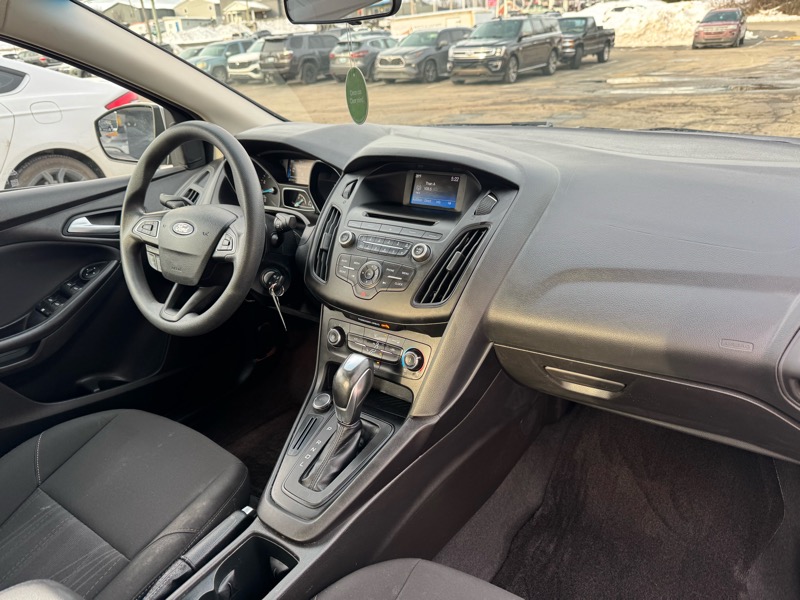 Ford Focus SE Sedan 2016